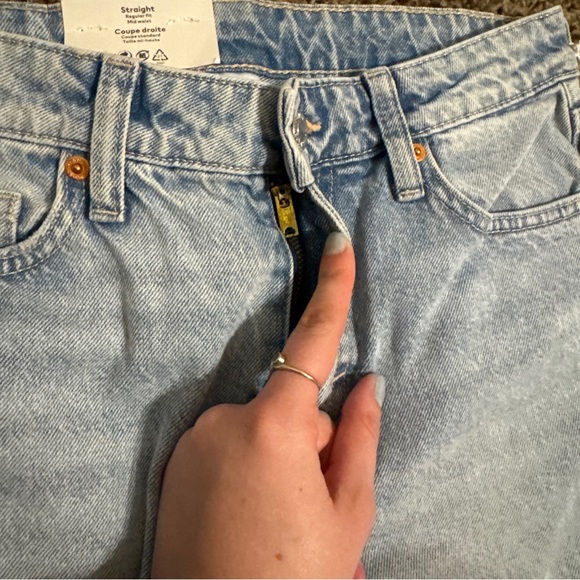 NWT H&M Light-wash Straight Leg Jeans - Picture 4 of 10